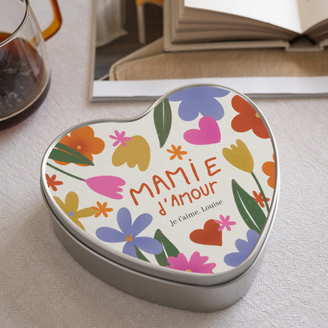 Boite métallique coeur, garnie de chocolats Mamie en or