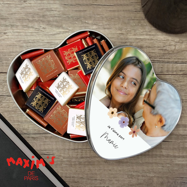 Boite métallique coeur, garnie de chocolats Grand-mère pour la vie photo