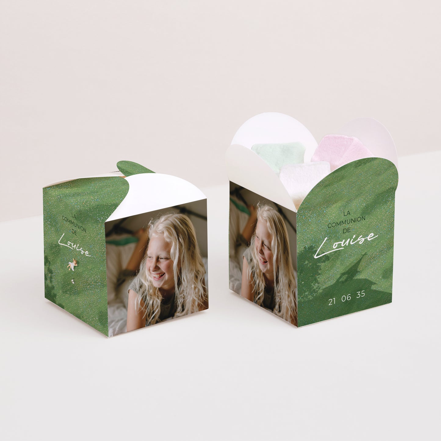 Boîte à dragées Communion Ouverture papillon Une communion dans l'herbe photo N° 2