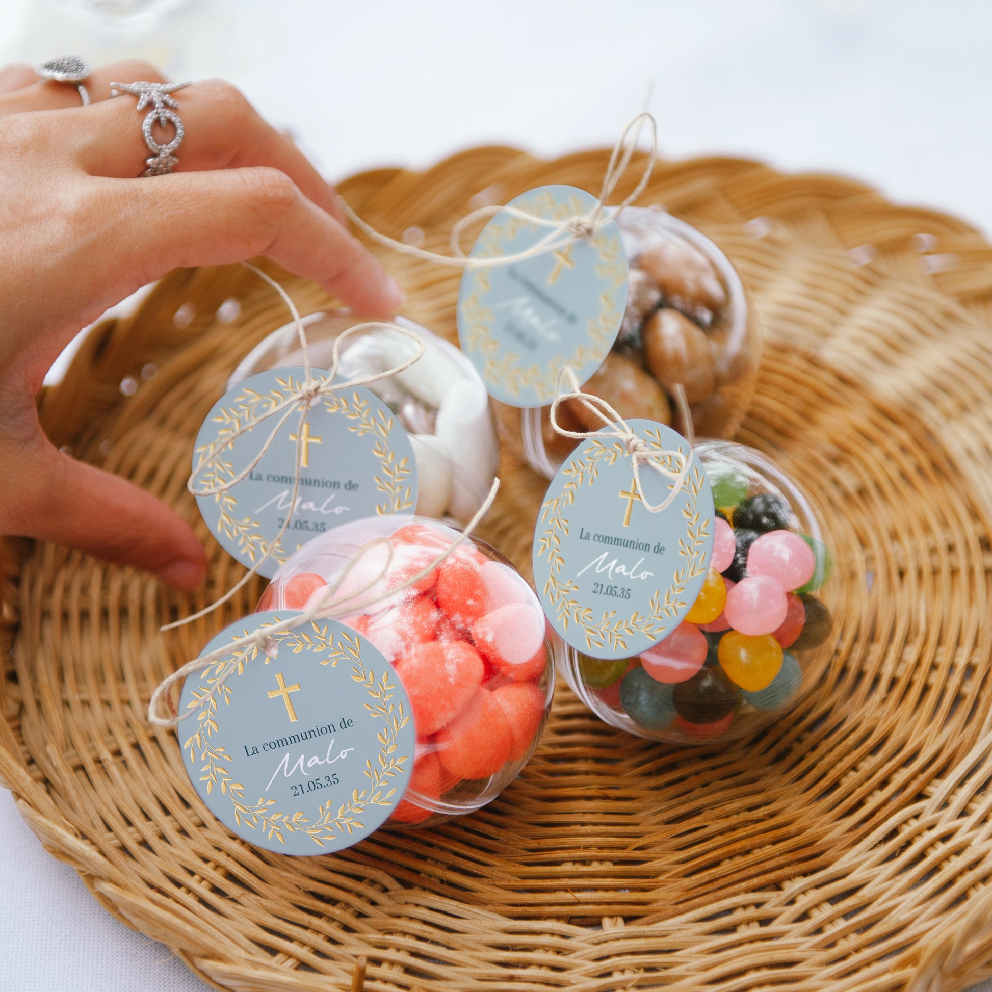 Boîte à dragées Communion boule avec étiquette ronde Bénédiction Dorée bleue photo N° 2