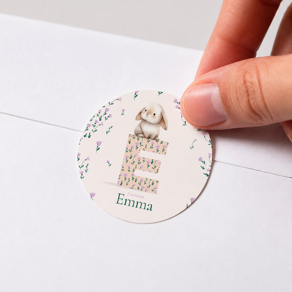 Sticker Naissance Rond Lapin et monogramme fleuri photo