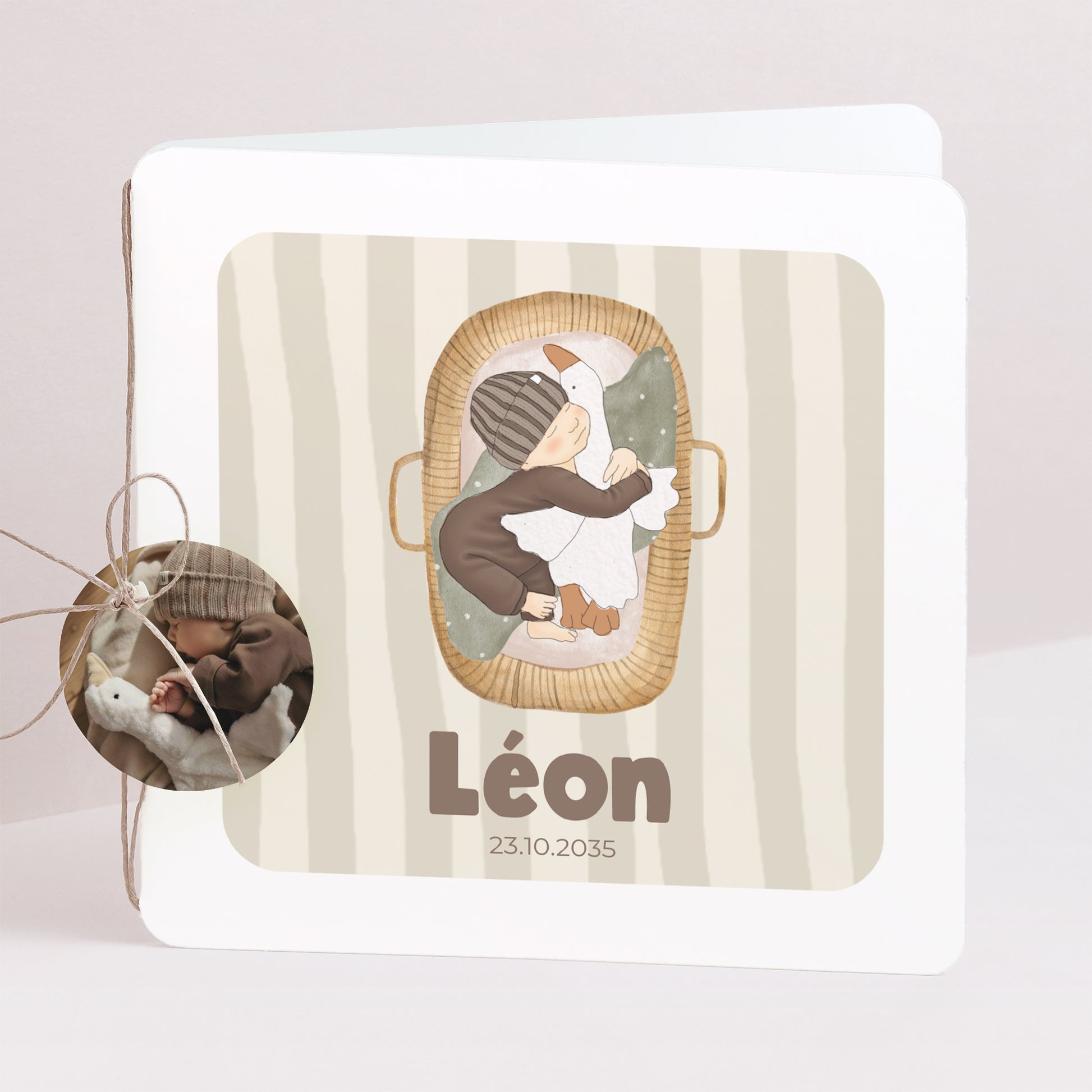 Faire-part Naissance Carré double volet, coins arrondis, étiquette ronde Plume de douceur II photo N° 1