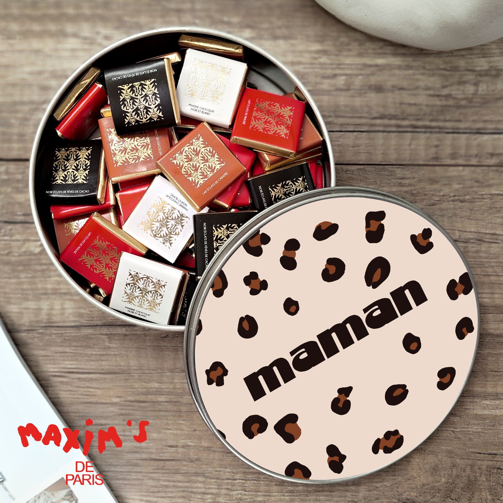 Boite métallique ronde, garnie de chocolats L'iconique photo N° 1