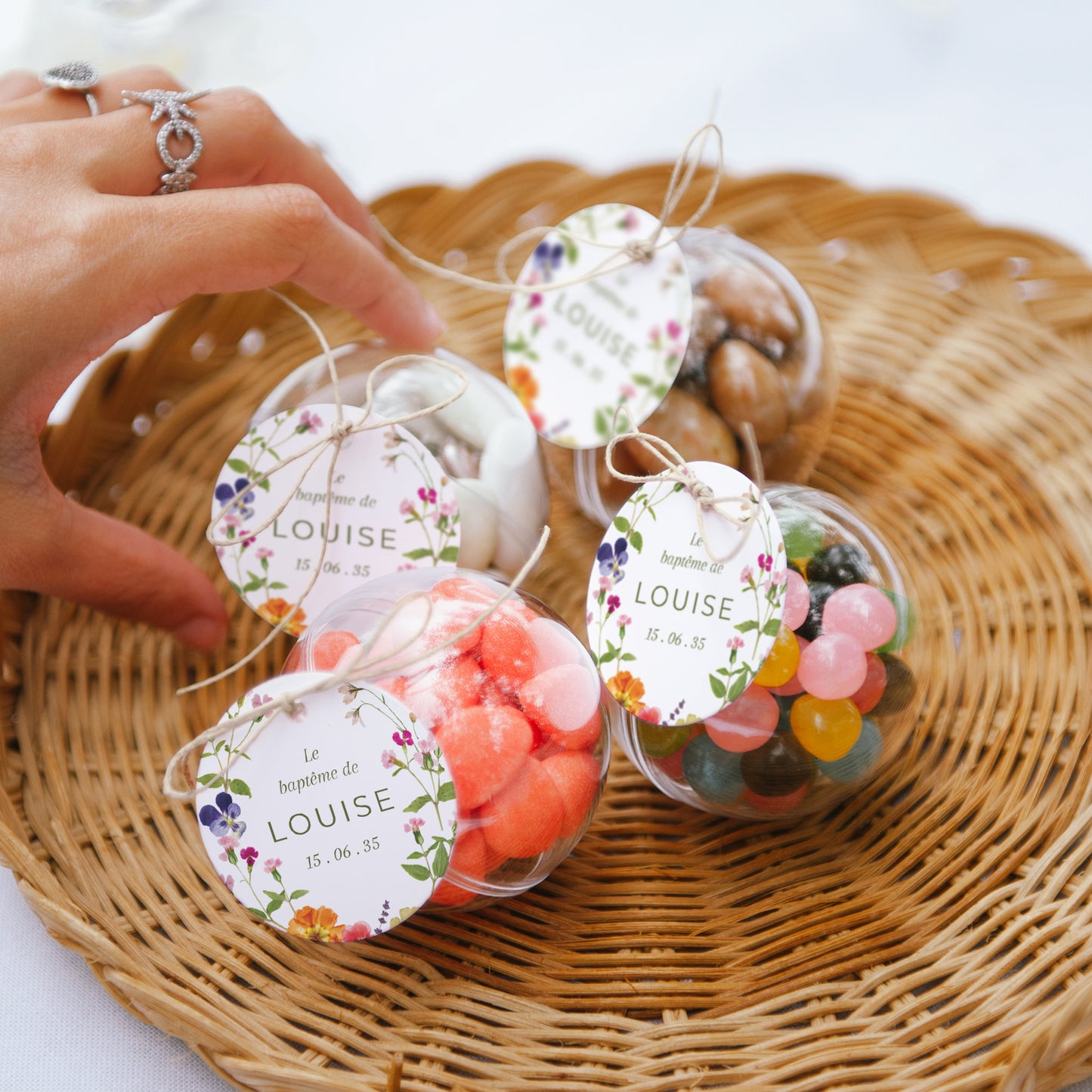 Boîte à dragées Baptême boule avec étiquette ronde La Ronde des Pensées photo N° 2