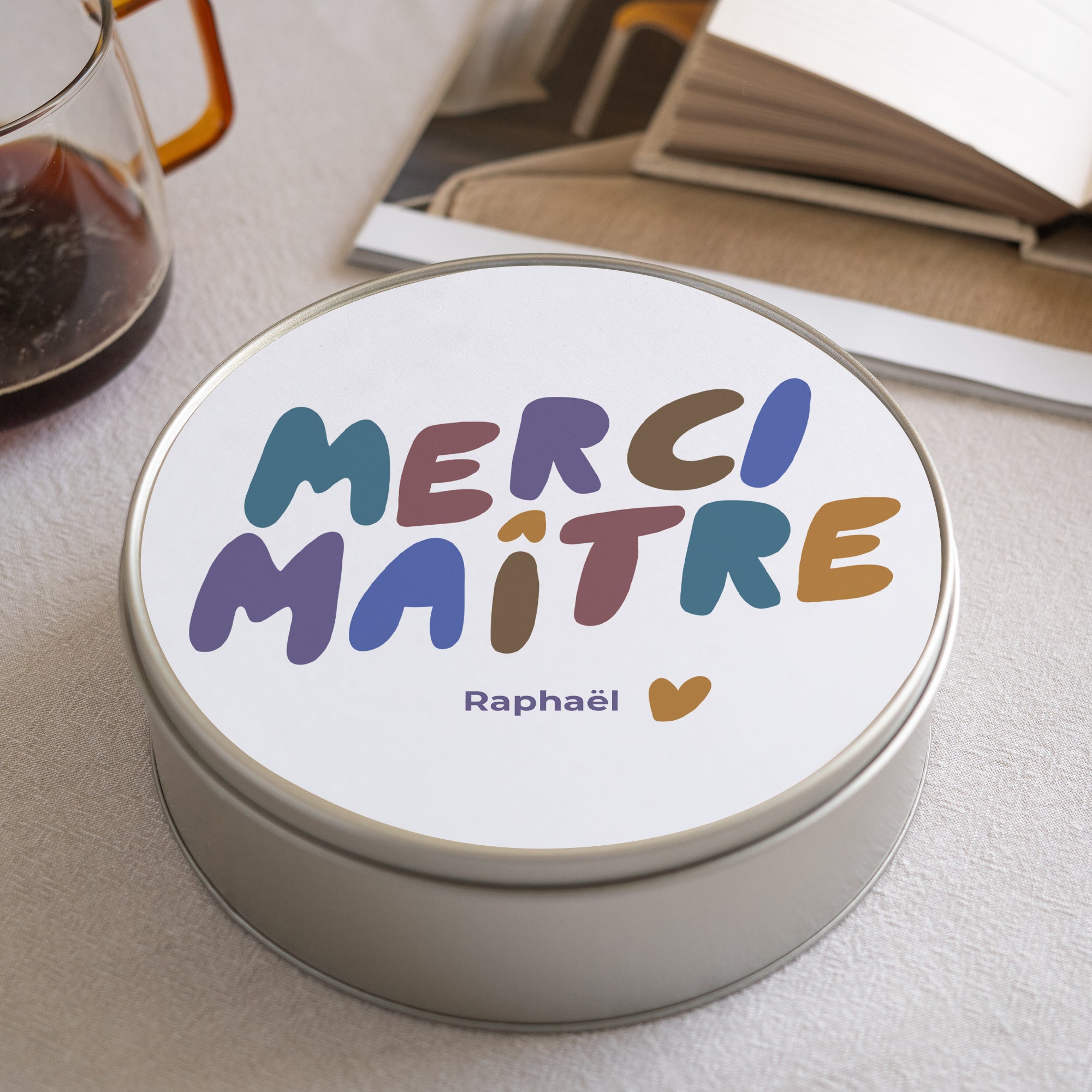 Boite métallique ronde, garnie de chocolats Merci Maître photo N° 2