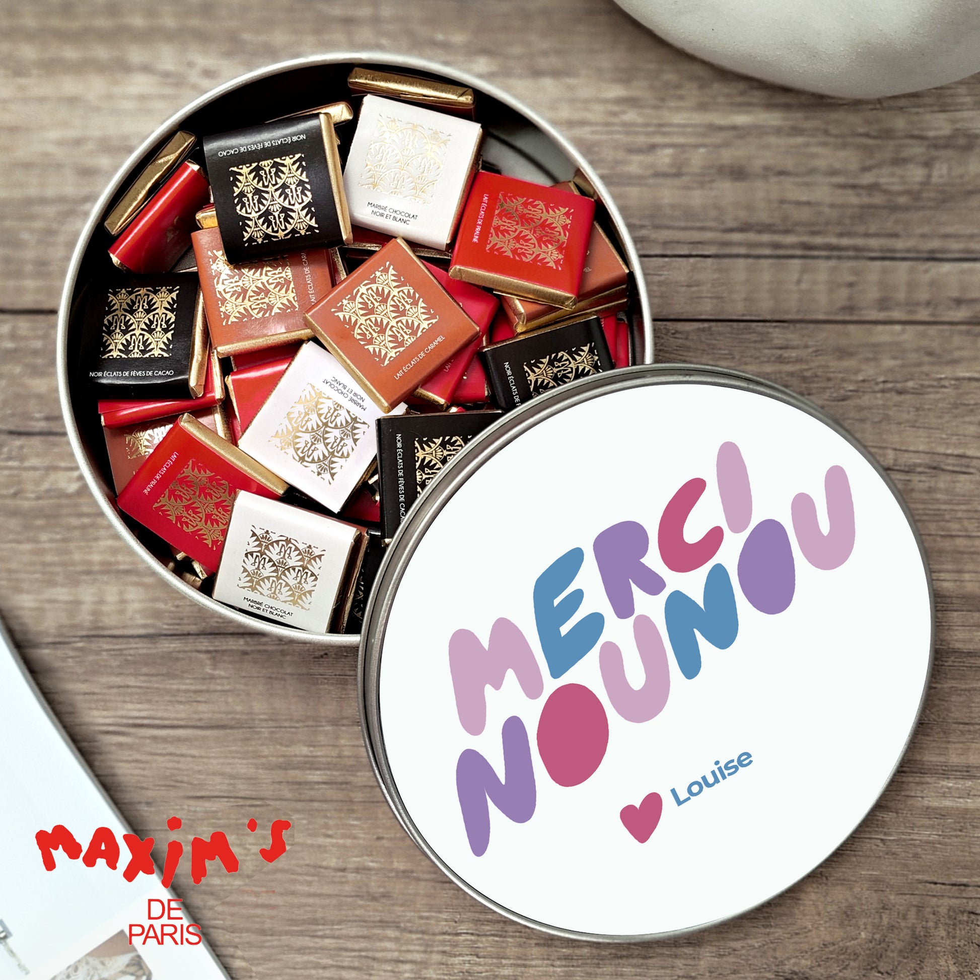 Boite métallique ronde, garnie de chocolats Merci nounou photo N° 1