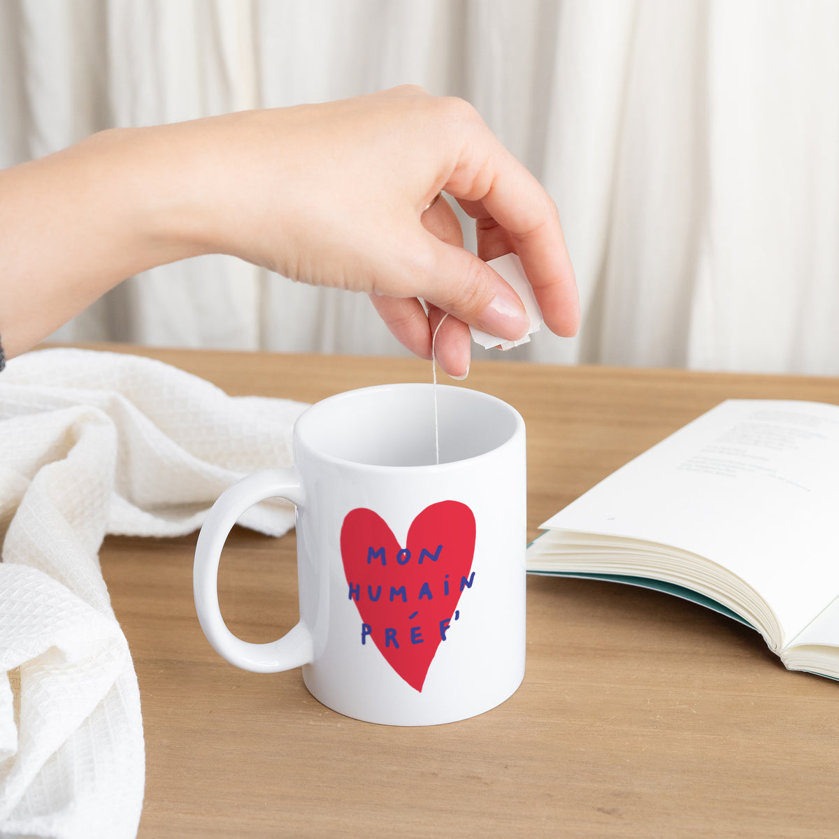 Mug Blanc Mon Humain Préf Rouge photo N° 3